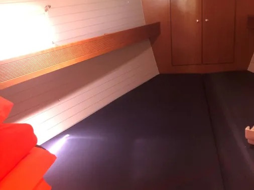 Hire a Bavaria Bavaria 43 Cruiser (3 cab.) Alimos