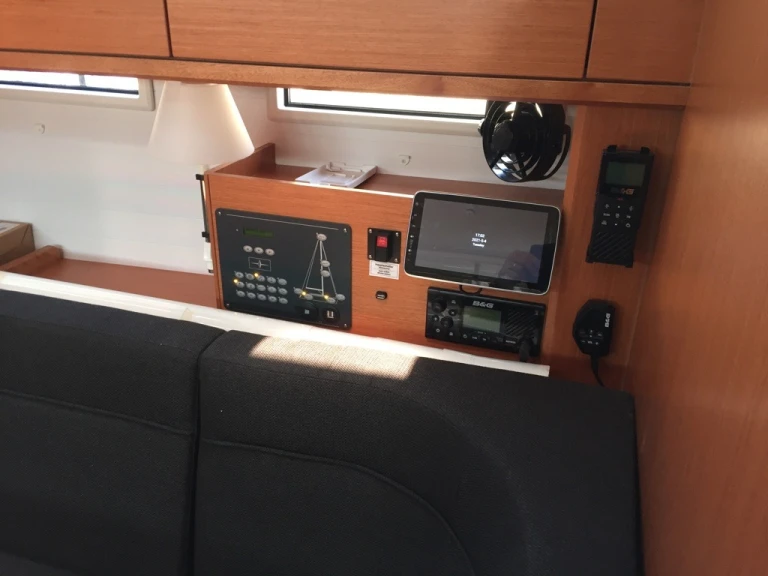 Yacht hire Skiathos cheap Cruiser 46