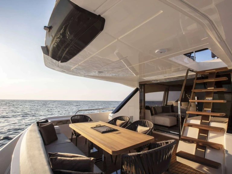 Hire Luxury Yacht Ferretti with a boat licence