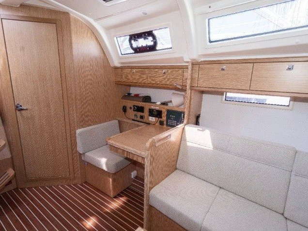 Charter a Bavaria Cruiser 37 in Pula on Samboat