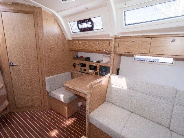 Charter a Bavaria Cruiser 37 in Pula on Samboat