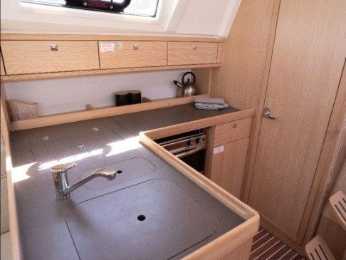 Hire Sailboat Bavaria with a boat licence