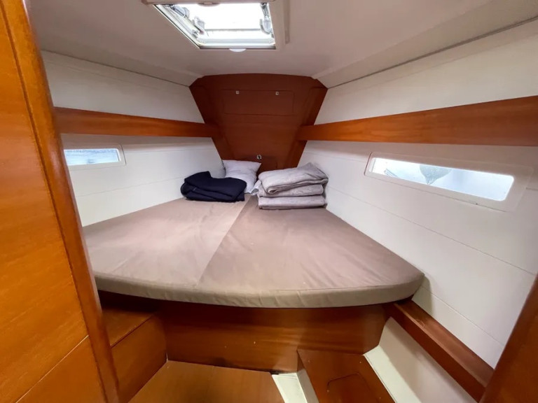 Dufour Dufour 410 GL (3 cab.) charter bareboat or skippered in  Alimos