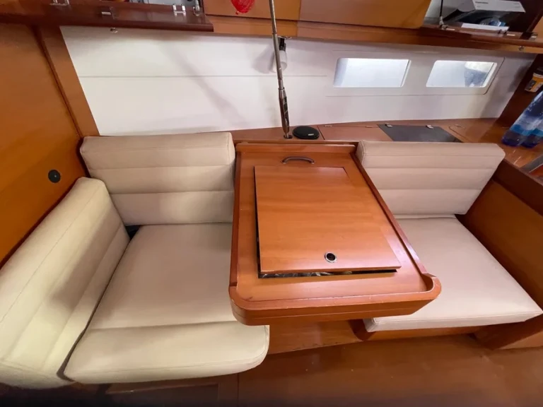 Sailboat hire in Alimos - Dufour Dufour 410 GL (3 cab.)