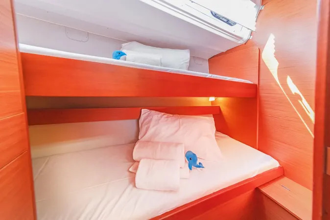 Hire a Dufour Dufour 430 (4 cab.) Ávdira