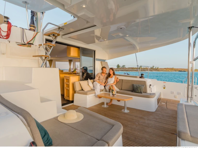 Catamaran hire in Volos - Lagoon Lagoon 42 (6 cab.)