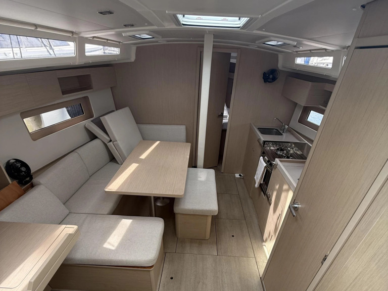 Bénéteau Oceanis 37.1 (3 cab.) charter bareboat or skippered in  Lefkáda