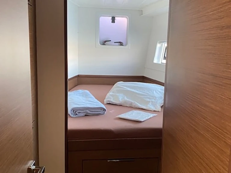Hire a Lagoon Lagoon 40 Bormes-les-Mimosas