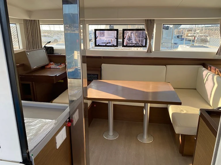 Catamaran hire in Bormes-les-Mimosas - Lagoon Lagoon 40