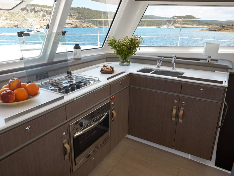Hire a Bali Bali Catspace (4 cab.) Kalkara
