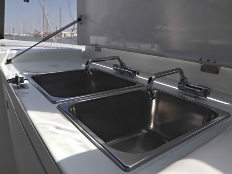 Jeanneau Sun Loft 47 (7 cab.) charter bareboat or skippered in  Néa Péramos