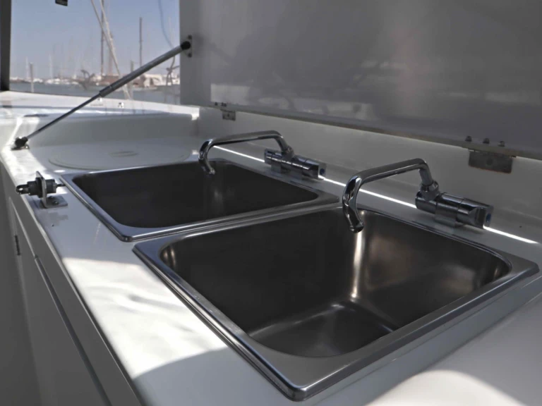 Jeanneau Sun Loft 47 (7 cab.) charter bareboat or skippered in  Néa Péramos