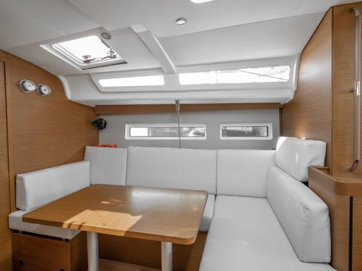 Yacht hire Néa Péramos cheap Sun Odyssey 440