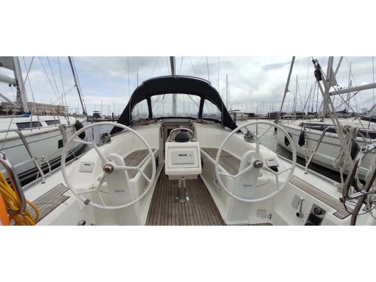 Sailboat to hire Lemmer at the best price