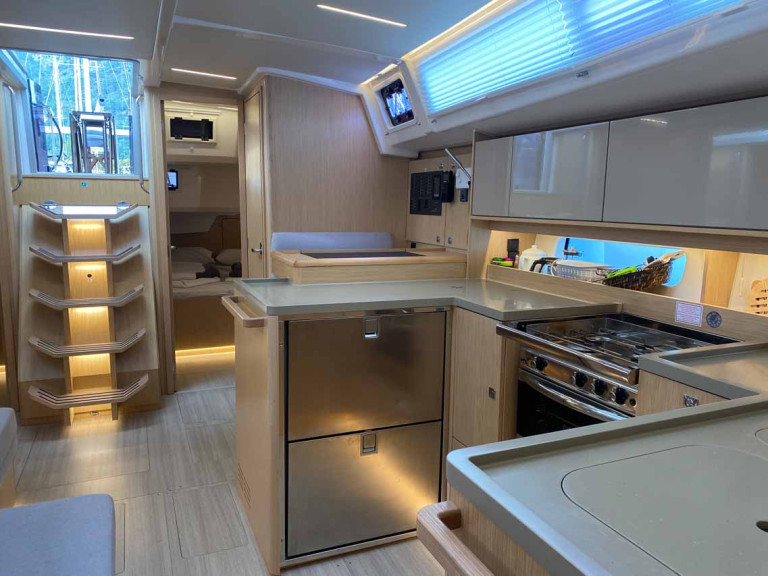 Hire Sailboat Bavaria with a boat licence