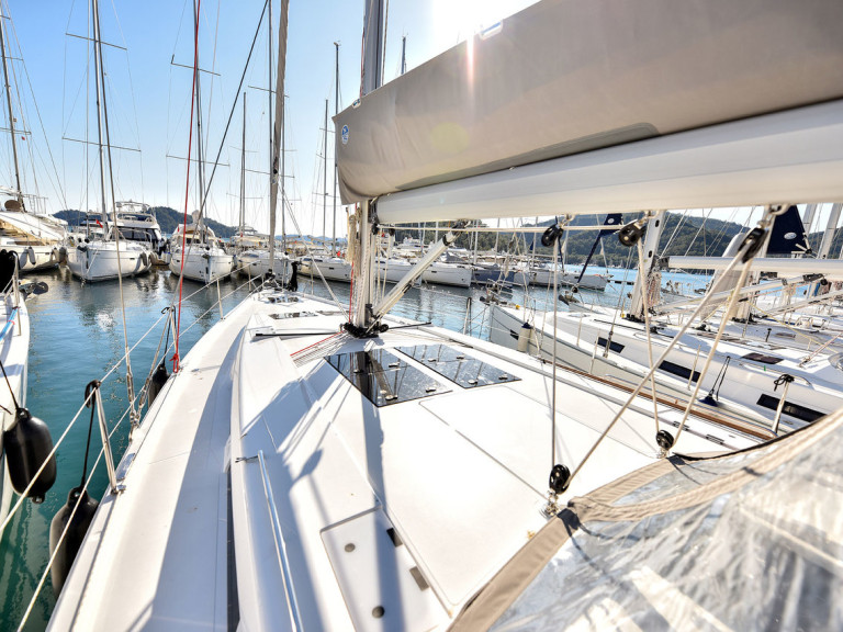 Sailboat to hire Göcek at the best price