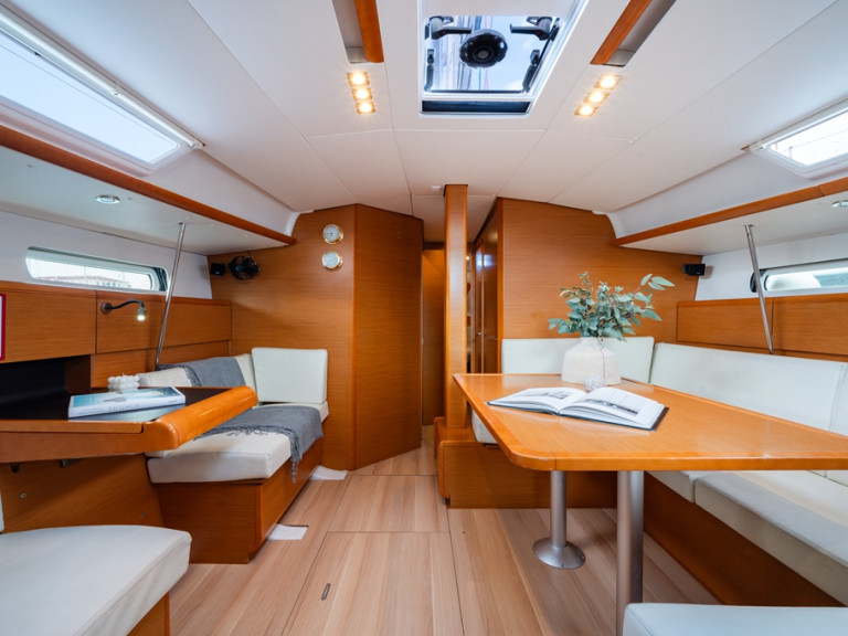 Hire Sailboat with or without skipper Jeanneau Lávrio