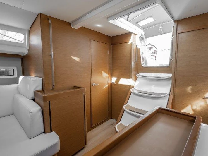 Yacht hire Néa Péramos cheap Sun Odyssey 440