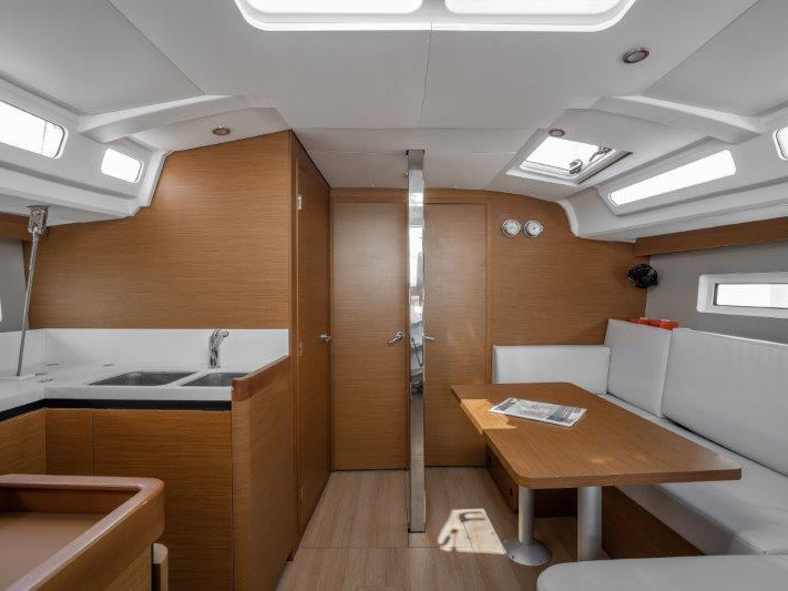 Charter a Jeanneau Sun Odyssey 440 in Néa Péramos on Samboat