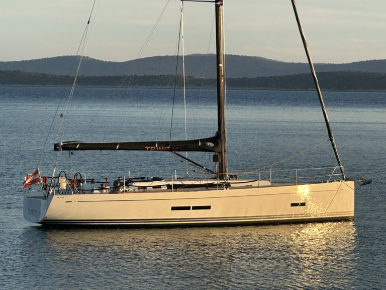 Hire a Solaris Solaris One 44 Punat