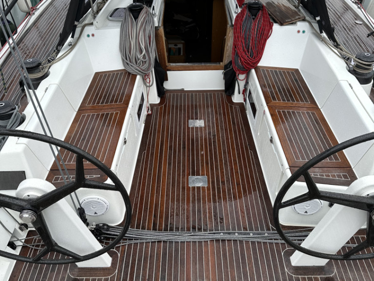 Yacht hire Punat cheap Solaris One 44