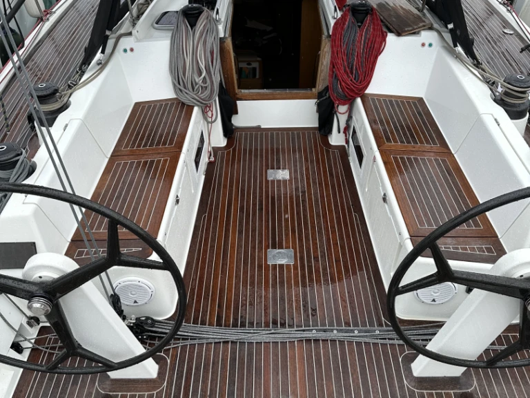 Yacht hire Punat cheap Solaris One 44