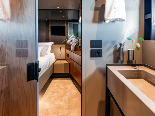 Charter a Bluegame Bluegame BG74 in Zadar County on Samboat