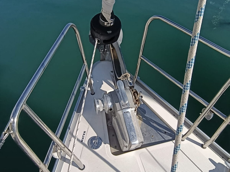 Hire a Bavaria Bavaria 41 Cruiser Alimos