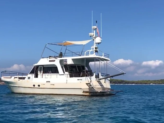 Yacht hire Olbia cheap Waverunner 55