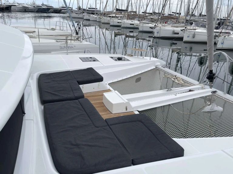 Hire Catamaran Lagoon with a boat licence