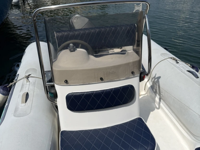 Motorboat to hire Port Grimaud at the best price