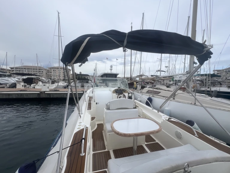 Charter a Capelli Tempest 900 WA in Cogolin on Samboat