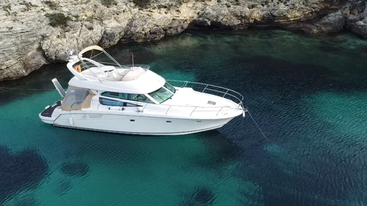Hire Luxury Yacht with or without skipper Jeanneau Bonifacio
