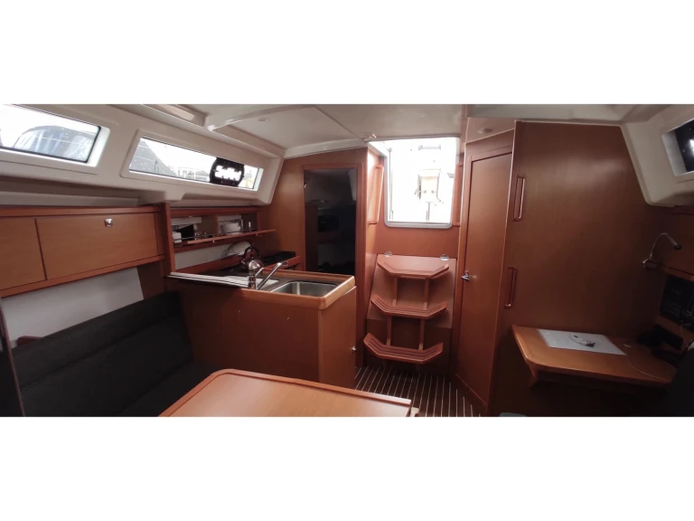 Yacht charter Lemmer - Bavaria Cruiser 34 on SamBoat