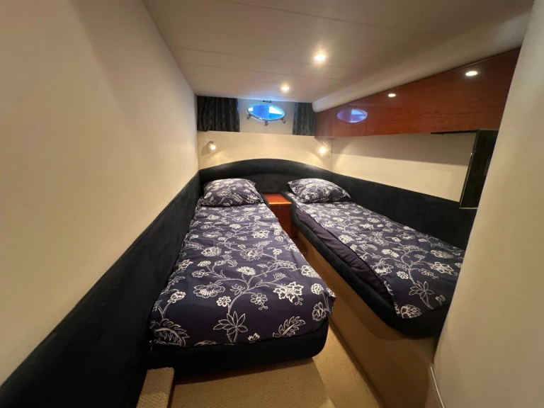 Charter a Princess Princess V50 in Golfe-Juan on Samboat