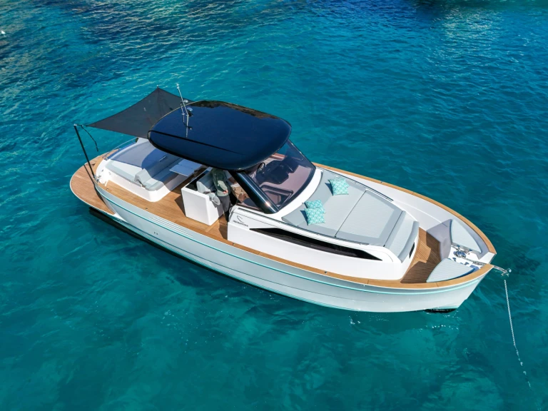 Hire RIB 2 BAR with a boat licence