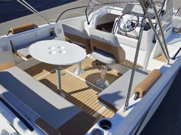 Charter a Bénéteau Flyer 7 SUNdeck in Marina de Palamós on Samboat