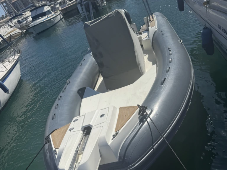 Charter a Capelli Tempest 775 Open in Fréjus on Samboat