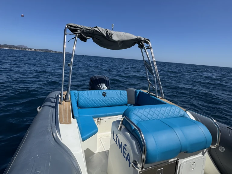 Hire RIB Capelli with a boat licence