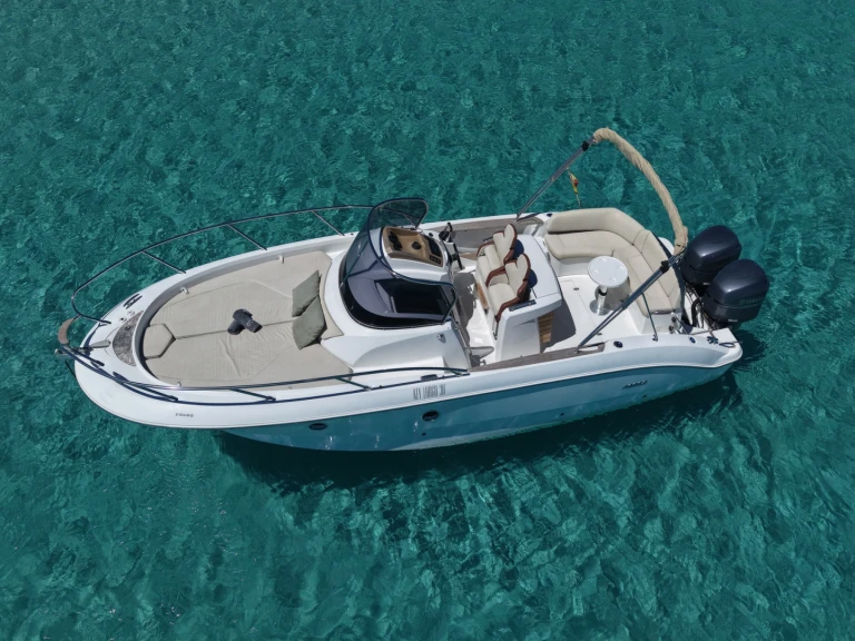 Hire Motorboat Sessa Marine with a boat licence