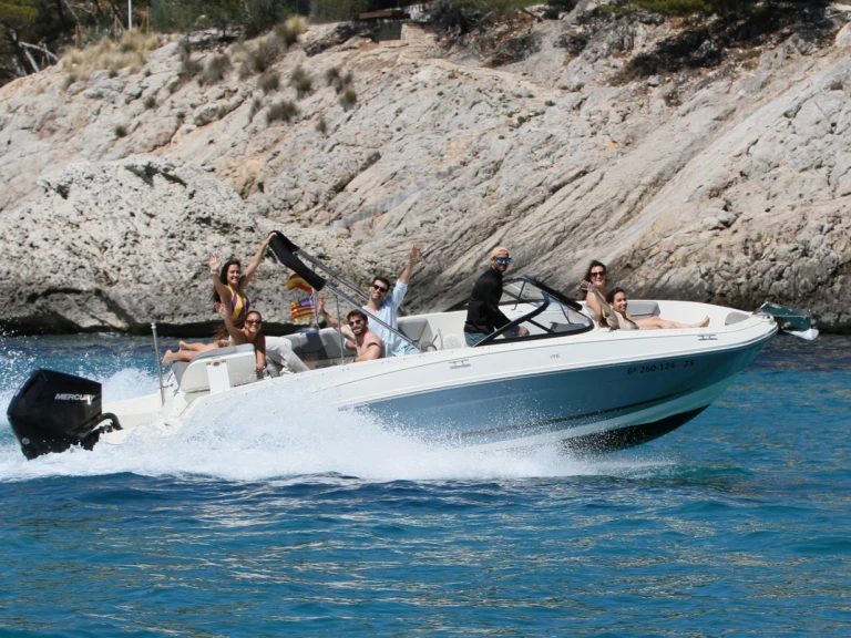 Yacht charter Club Nàutic Santa Ponsa - Bayliner VR6 on SamBoat