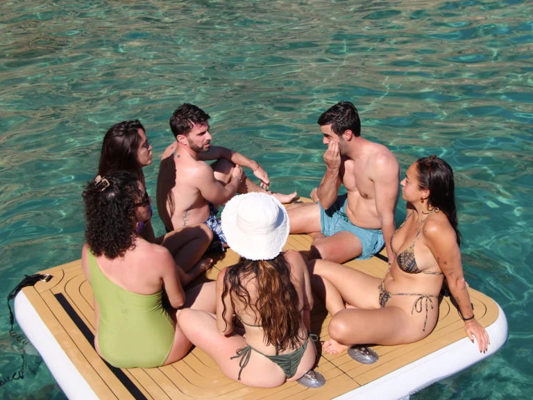 Yacht charter Santa Ponsa - Bayliner VR6 on SamBoat