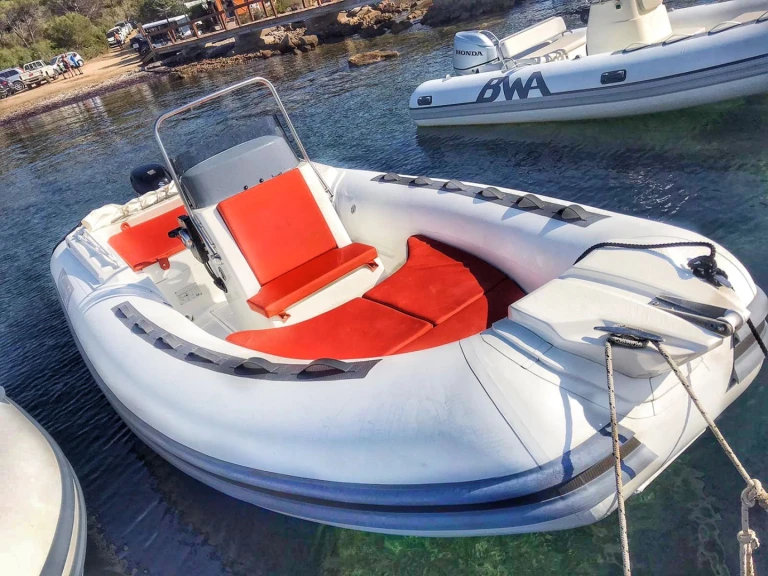 Hire RIB Magnus with a boat licence