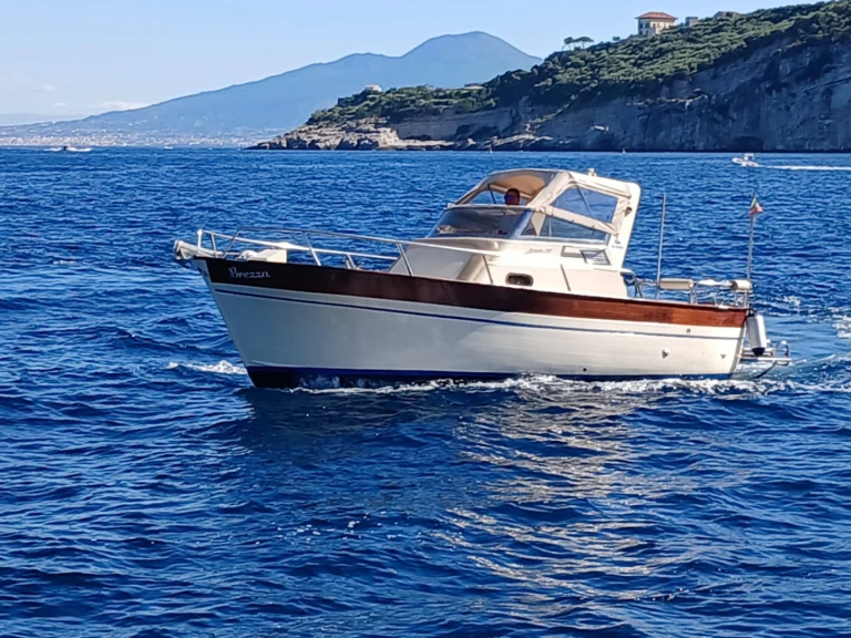 Motorboat hire in Sorrento - Tecnonautica Jeranto 750