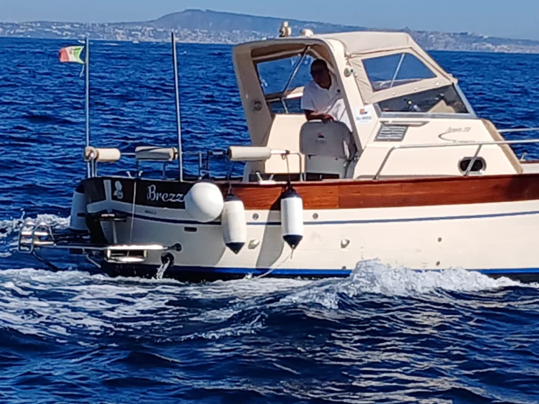 Charter a Tecnonautica Jeranto 750 in Sorrento on Samboat