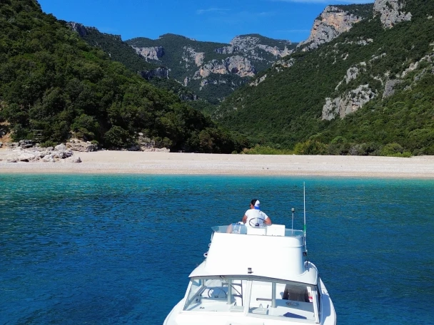 Bertram Bertram 25 charter bareboat or skippered in  Orosei