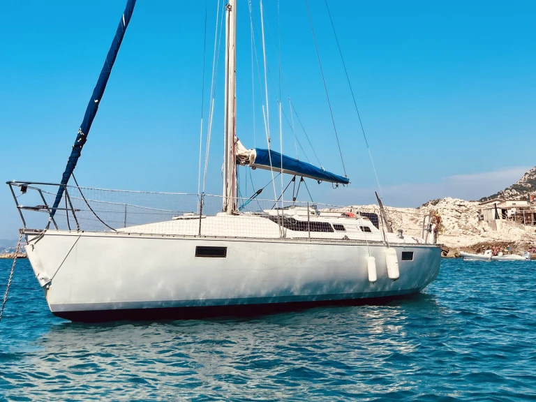 Hire a Bénéteau Oceanis 320 Carnon-Plage