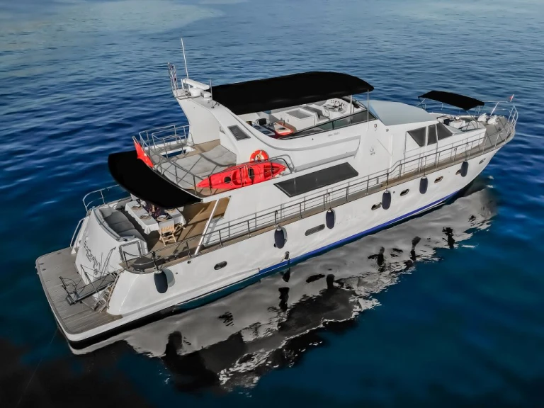 Hire Motorboat Admiral with a boat licence