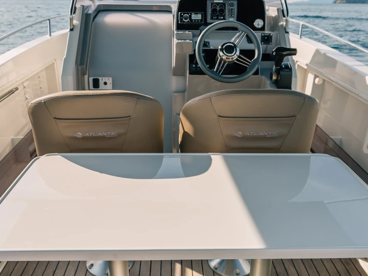 Motorboat to hire Split Ferry Port at the best price