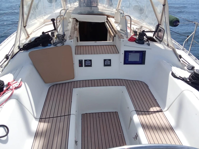 Jeanneau Sun Magic 44 charter bareboat or skippered in  Baie de Bandol